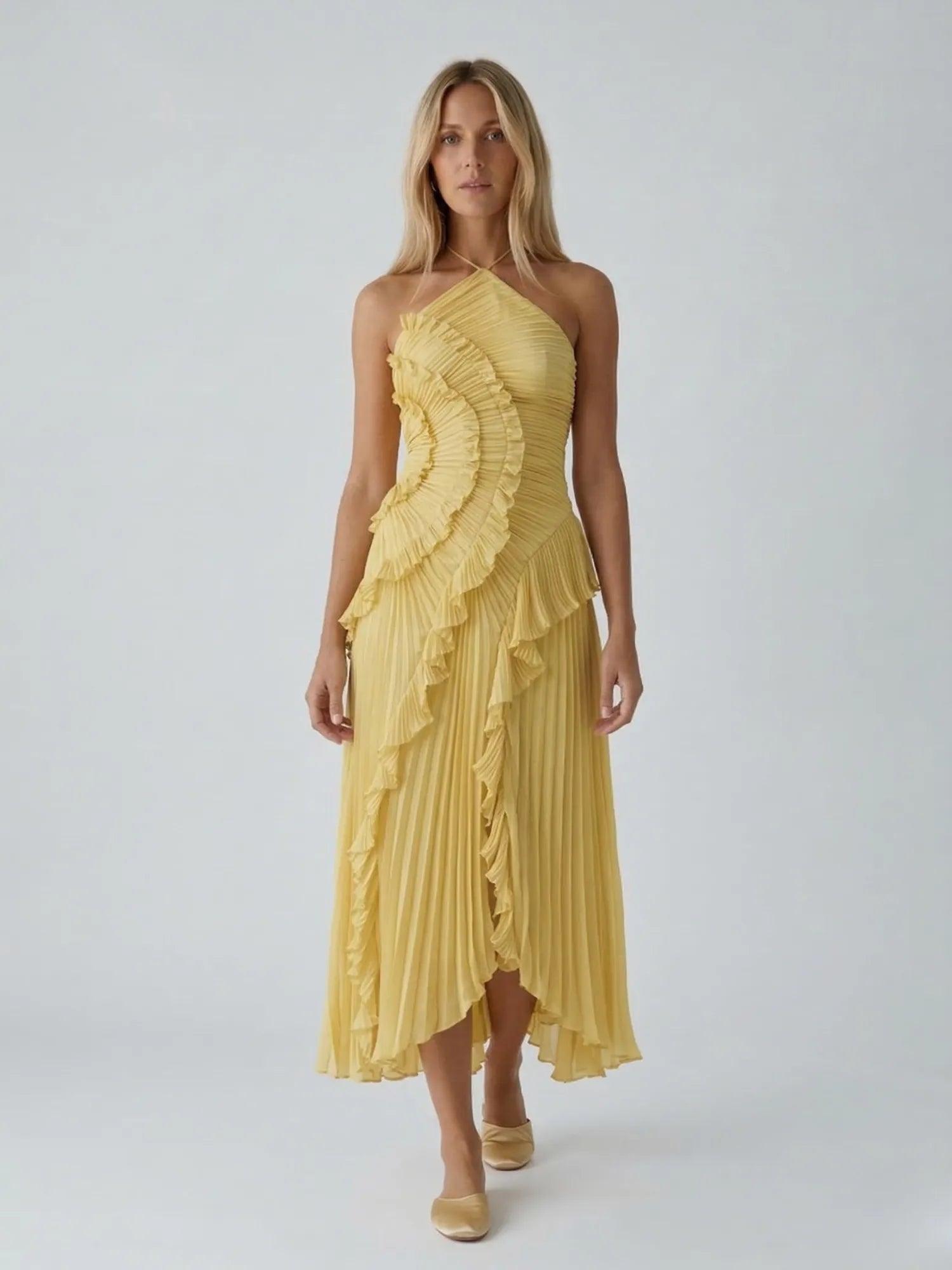 Robe longue satin – coupe fluide – élégante soirée