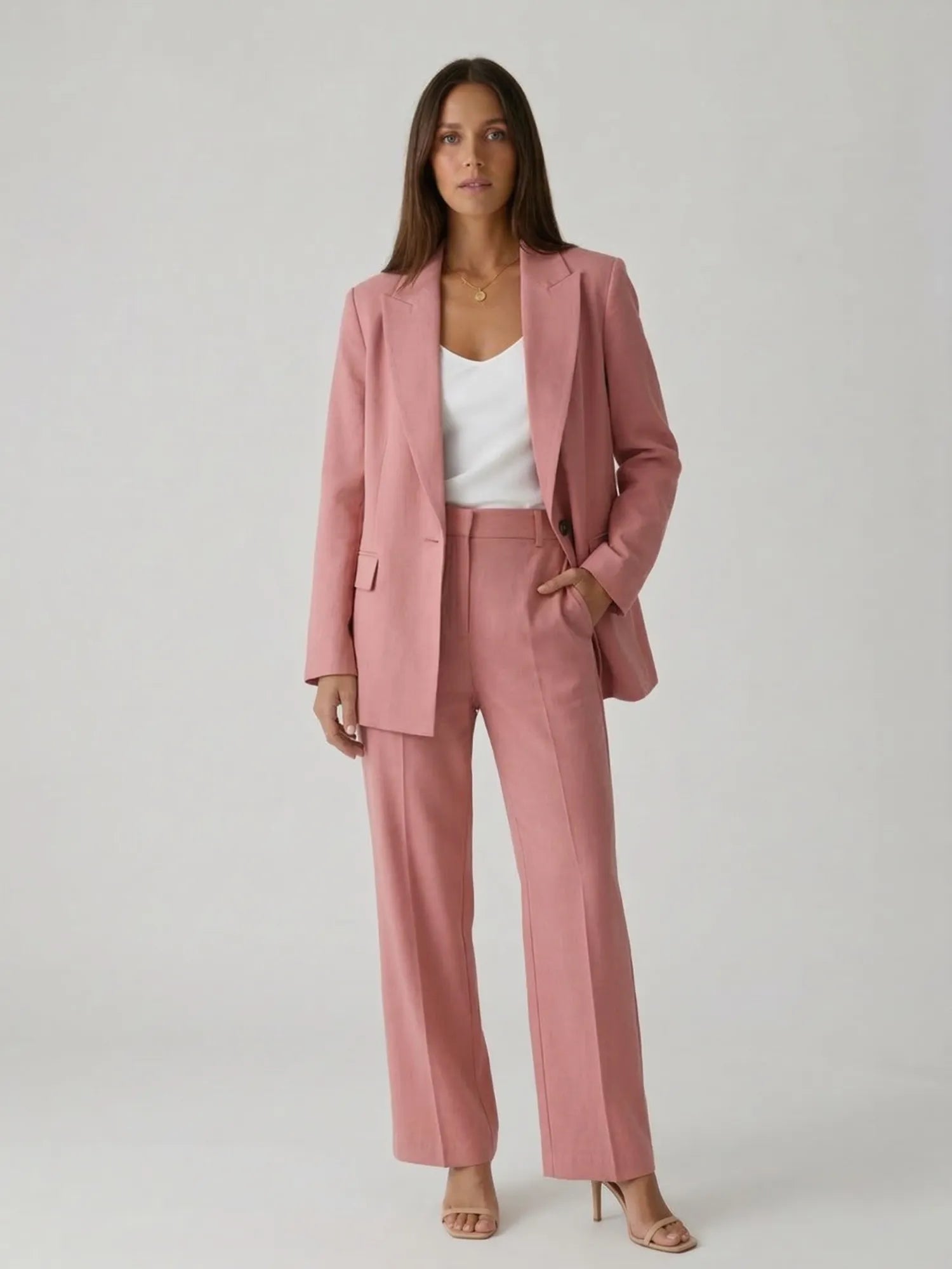 Tailleur blazer et pantalon – coupe structurée – élégant