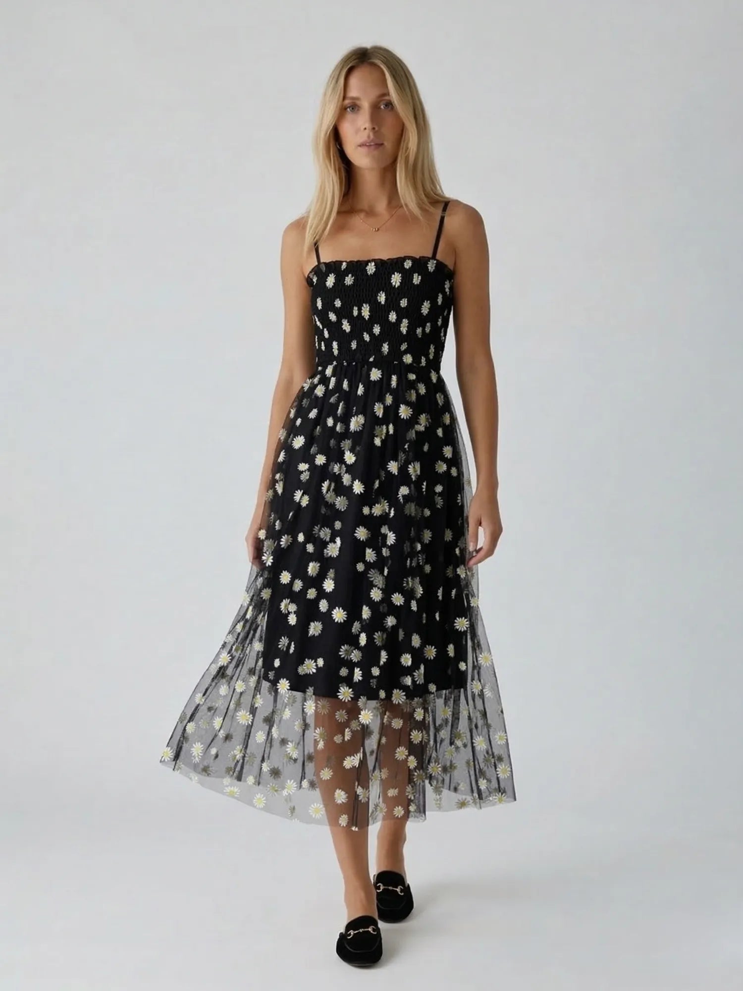 Robe longue satin – coupe fluide – élégante soirée