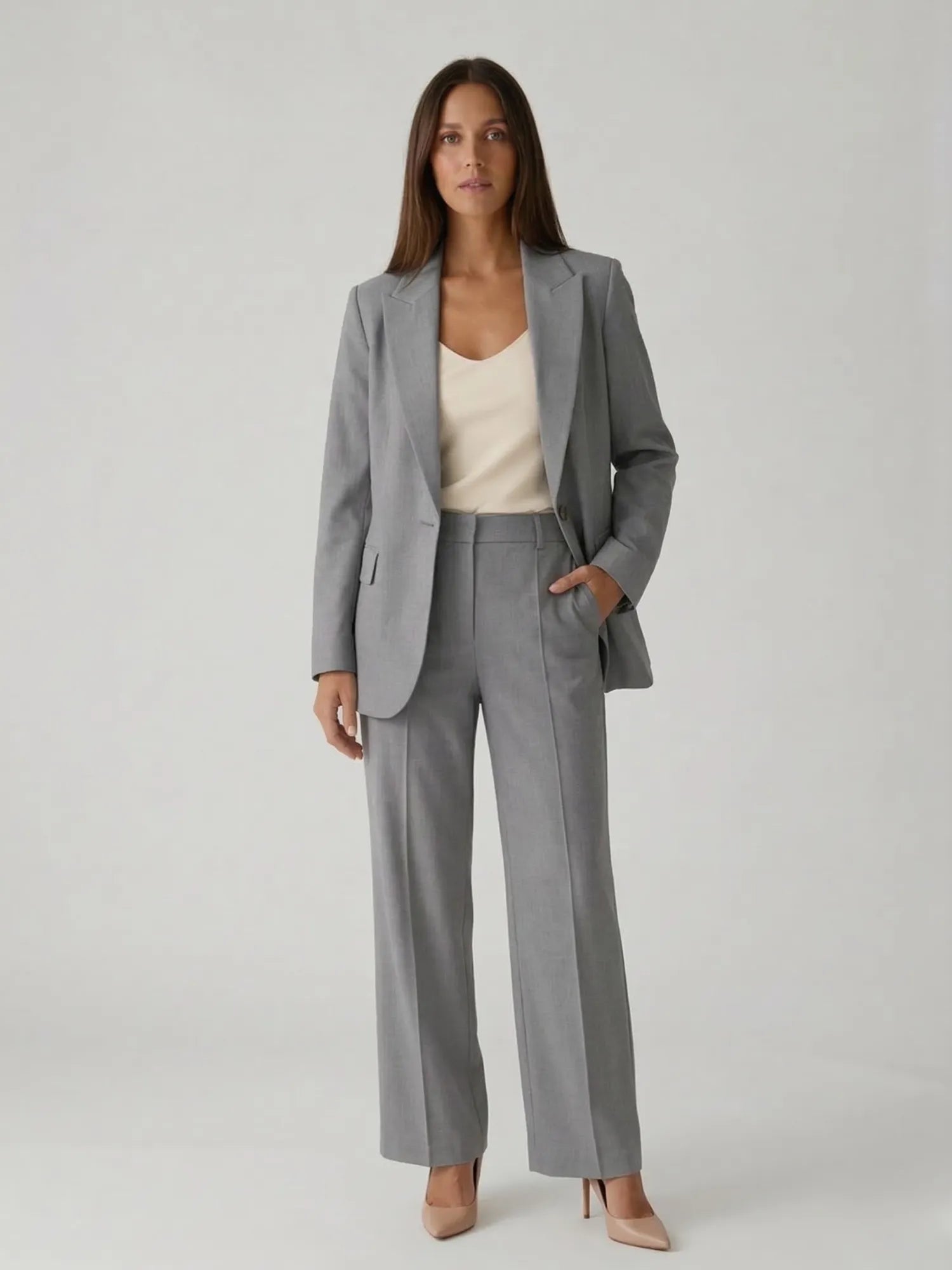 Tailleur blazer et pantalon – coupe structurée – élégant