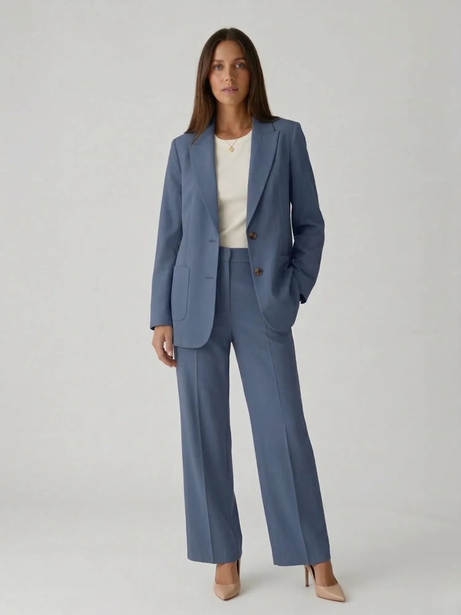 Tailleur blazer et pantalon – coupe structurée – élégant